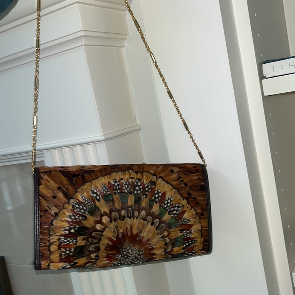 Beautiful Feather appliqué shoulder purse - Picture 9 of 9